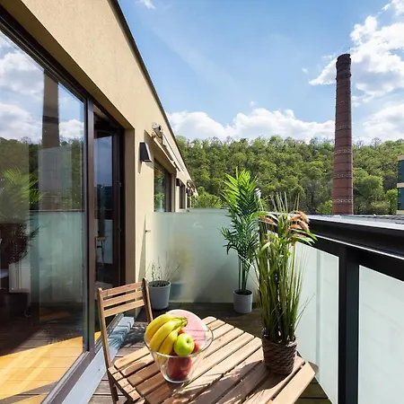 Apartament With Balcony And Parking Near The Museum