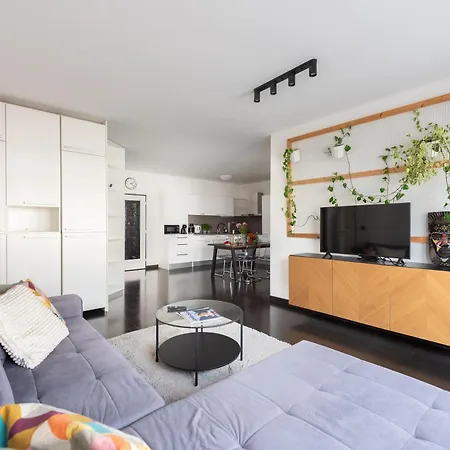 3-Room Penthouse With Terrace I Balcony I Metro I Near The Center Apartmán *